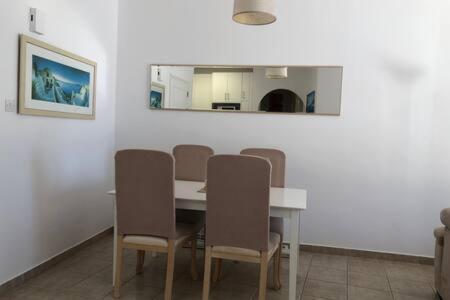 Kings Palace - Superb 2 Bed Ground Floor Apartment Paphos Eksteriør bilde