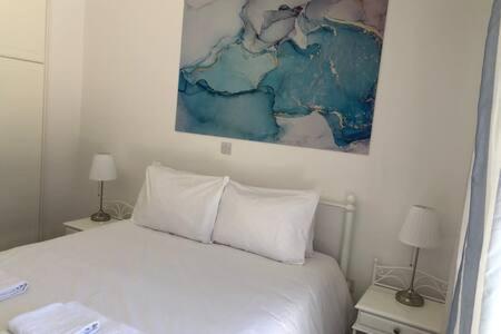 Kings Palace - Superb 2 Bed Ground Floor Apartment Paphos Eksteriør bilde