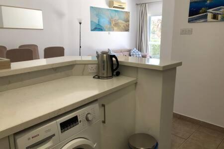 Kings Palace - Superb 2 Bed Ground Floor Apartment Paphos Eksteriør bilde