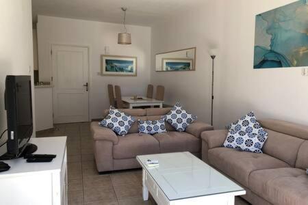 Kings Palace - Superb 2 Bed Ground Floor Apartment Paphos Eksteriør bilde