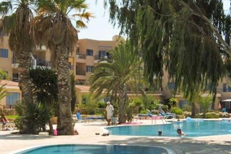 Kings Palace - Superb 2 Bed Ground Floor Apartment Paphos Eksteriør bilde