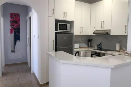 Kings Palace - Superb 2 Bed Ground Floor Apartment Paphos Eksteriør bilde