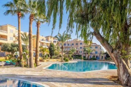 Kings Palace - Superb 2 Bed Ground Floor Apartment Paphos Eksteriør bilde